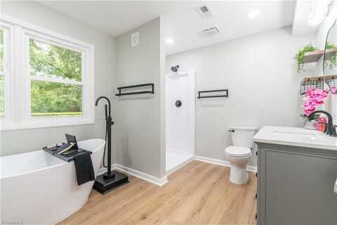 137 Dewsberry Road, King, NC 27021