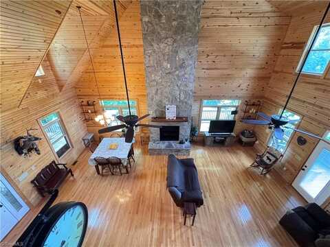 658 Green Point Lane, Boomer, NC 28606