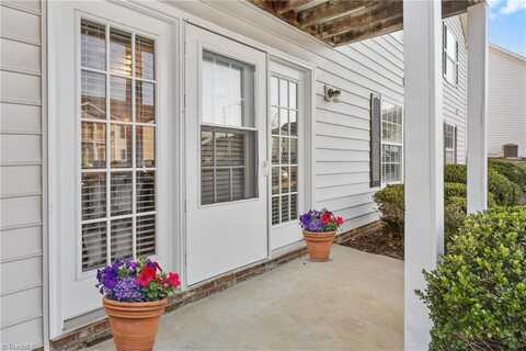 7121 W Friendly Avenue, Greensboro, NC 27410