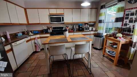 7 TOWPATH, PRINCETON, NJ 08540