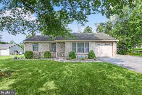 408 OLD AIRPORT ROAD, DOUGLASSVILLE, PA 19518
