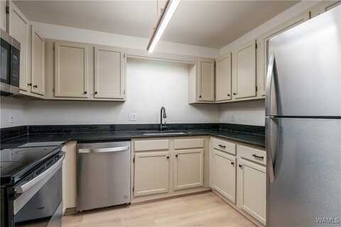 2515 Veterans Memorial Parkway unit: 213, Tuscaloosa, AL 35404