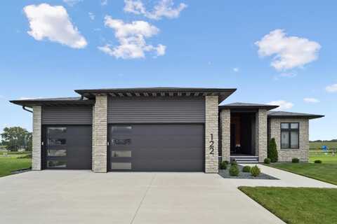 122 Kestrel Circles, Waterloo, IA 50701