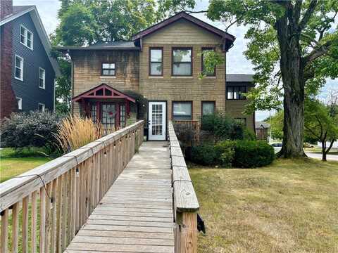 2 E Moody Ave, New Castle, PA 16101