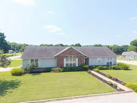 1552 S Tally Ho DR, Fayetteville, AR 72701