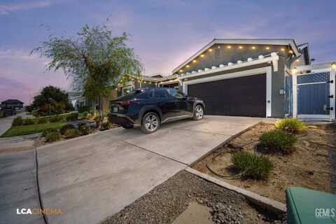 5913 Hawthorn Tree Lane, Bakersfield, CA 93313