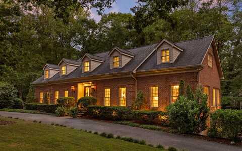 1239 Mountain Brook Circle, Signal Mountain, TN 37377