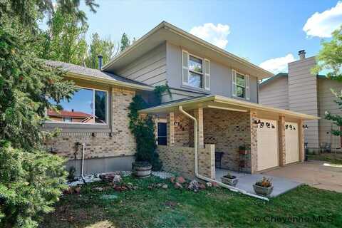 800 EVERGLADE DR, Cheyenne, WY 82001
