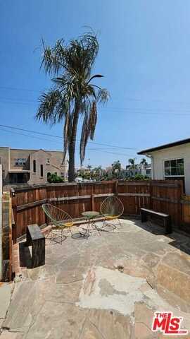 2615 W Edgehill, Los Angeles, CA 90018