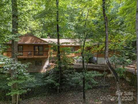 39 Foxglove Road, Hendersonville, NC 28739