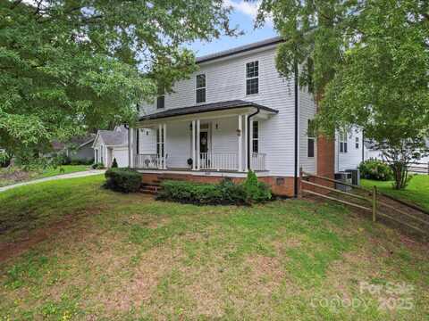 8407 Woodford Bridge Drive, Charlotte, NC 28216