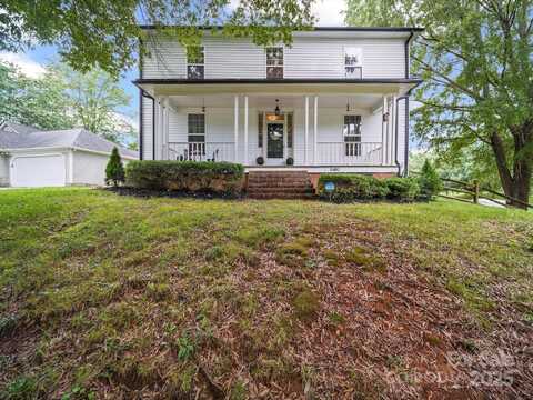 8407 Woodford Bridge Drive, Charlotte, NC 28216