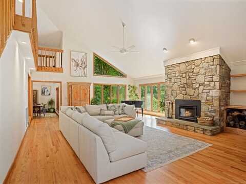 5 Walker Lane, Weston, CT 06883