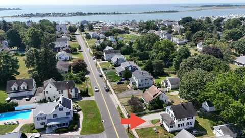 91 Grove Street, Clinton, CT 06413