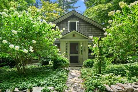 6 Old Mailcoach Road, Redding, CT 06896