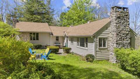 67 Obtuse Hill Road, Brookfield, CT 06804
