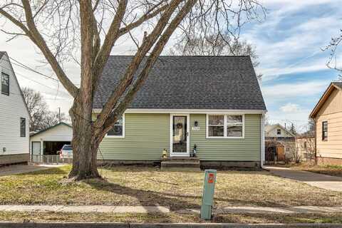 2524 E 39th Court, Des Moines, IA 50317