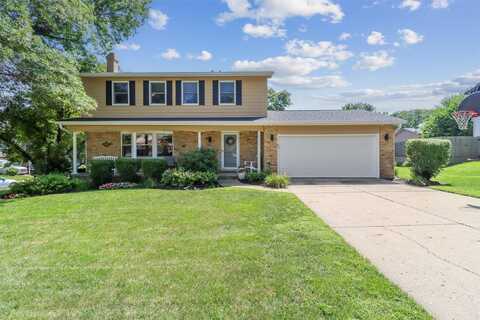 2004 Crown Flair Drive, West Des Moines, IA 50265