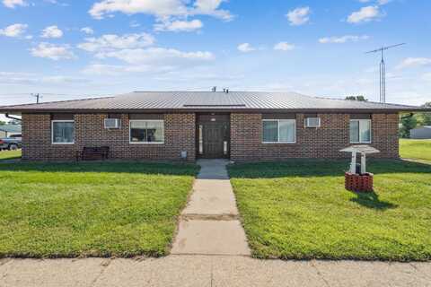 108 S Center, Dundee, IA 52038