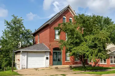 389 Clarke, Dubuque, IA 52001