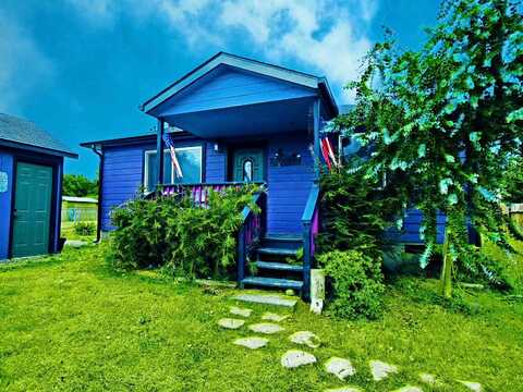 1382 California, Crescent City, CA 95531
