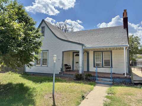 1621 8th St, Woodward, OK 73801