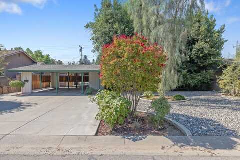 945 Howard Avenue W, Visalia, CA 93277