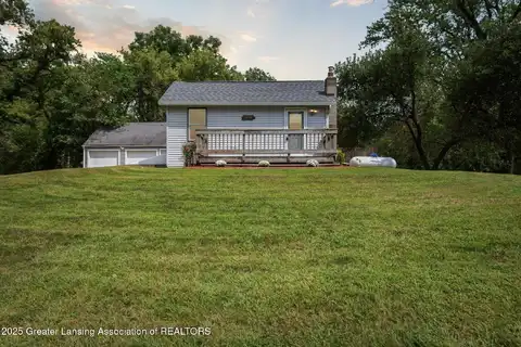 2310 Gilbert Road, Lansing, MI 48911