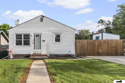 940 Knox Street, Lincoln, NE 68521
