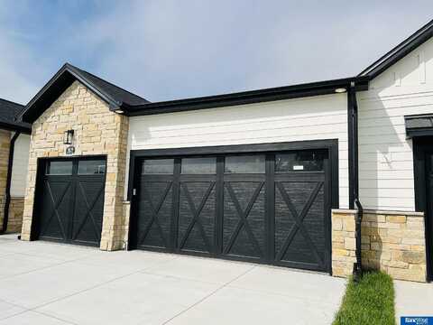 9123 Hillcrest Trail, Lincoln, NE 68520