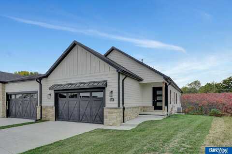 9119 Hillcrest Trail, Lincoln, NE 68520