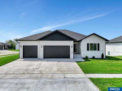 1515 E 9 Street, Hickman, NE 68372