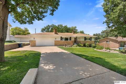 208 Caldor Drive, Bellevue, NE 68005