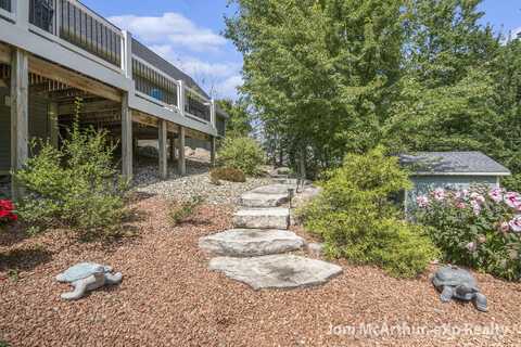 4653 Leighton Lakes Drive, Wayland, MI 49348