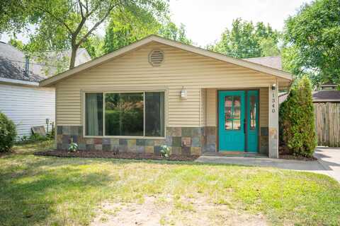 1340 Beechwood Street NE, Grand Rapids, MI 49505