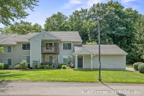226 Hunters Lane NE, Rockford, MI 49341