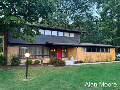 7878 Northland Drive NE, Rockford, MI 49341