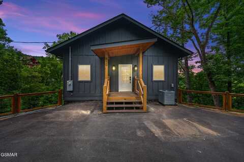810 Upper Windsor Way, Gatlinburg, TN 37738