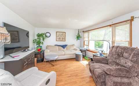 14 Sioux Trl, Wantage, NJ 07461