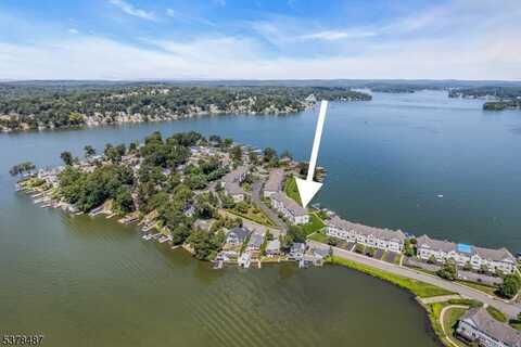 2 Catamaran Ct, Mount Arlington, NJ 07856
