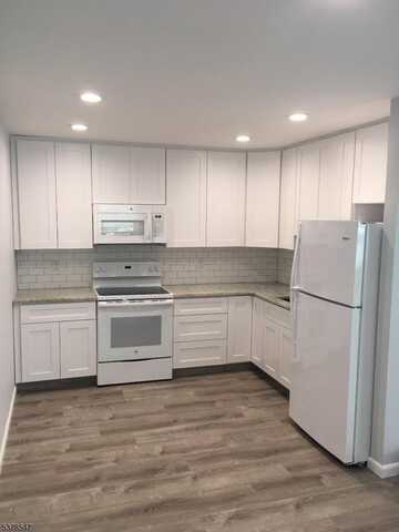50 Pittstown Rd, Union, NJ 08809