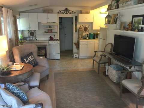 28 Mohawk Ave, Sparta, NJ 07871