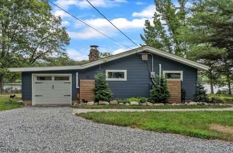 939 Plymouth Lake Dr, Stillwater, NJ 07860