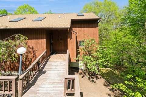 5 Wimbledon Dr, Vernon, NJ 07462