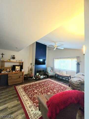 88 Falcon Ridge Way, Hamburg, NJ 07419