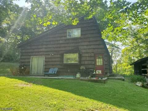 54 Lenape Rd, Andover Boro, NJ 07821