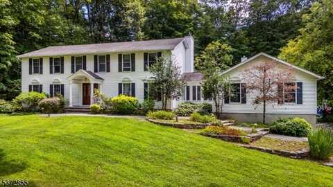 2 Higgins Dr, Vernon, NJ 07462