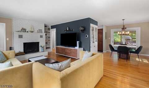 377 E Shore Trl, Sparta, NJ 07871