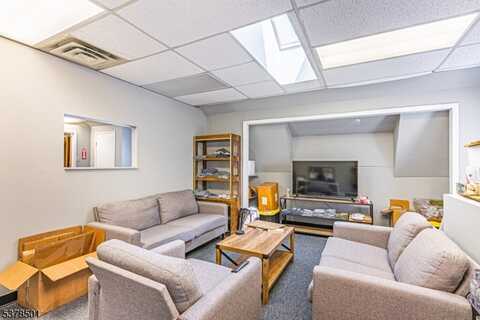258 Park St, Montclair, NJ 07043