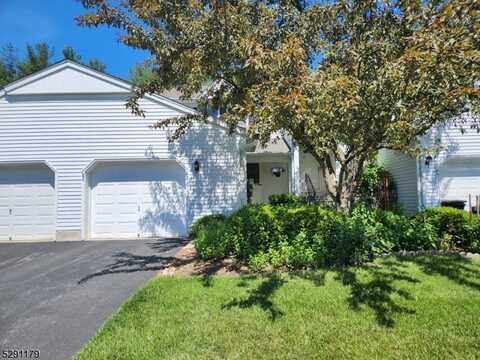 83 Carriage Ln, Newton, NJ 07871
